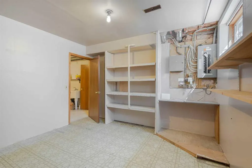 125 Edgebrook Road NW