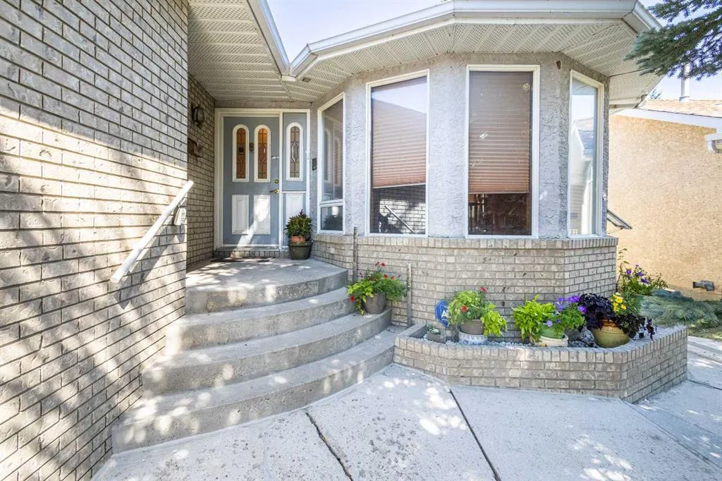 125 Edgebrook Road NW
