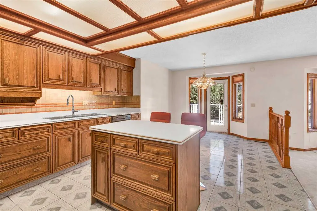 125 Edgebrook Road NW