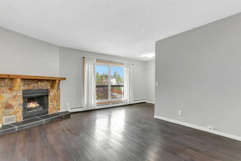 409 1 Avenue NE, #301