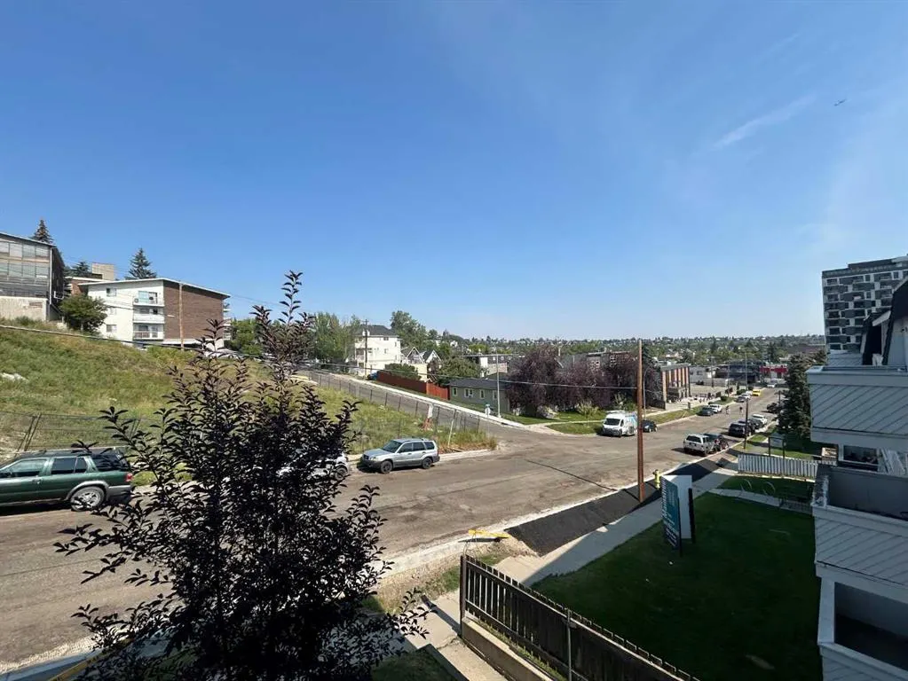 409 1 Avenue NE, #301