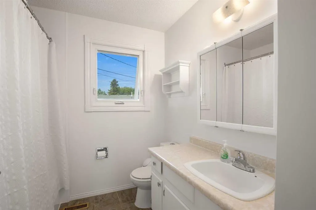 4708 57a Street Crescent