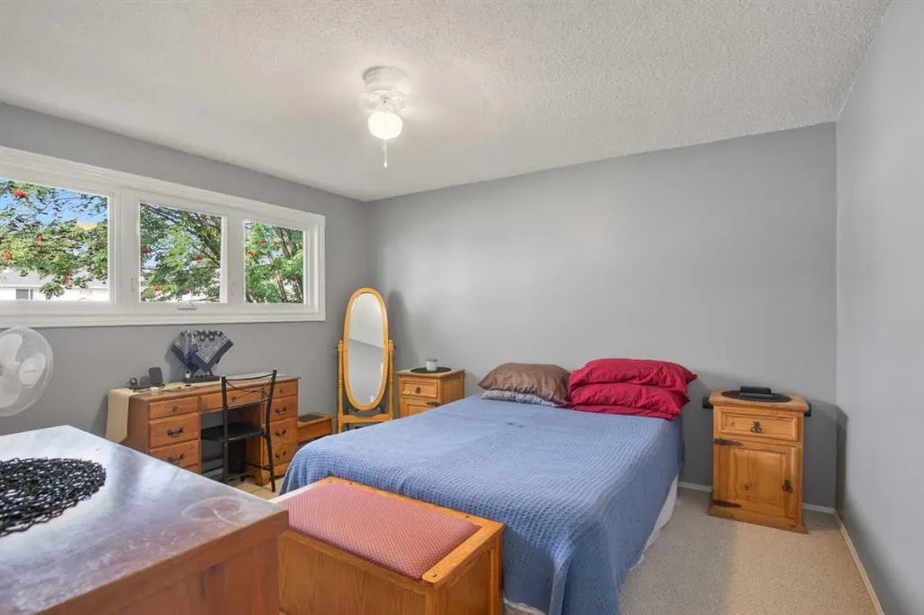 4708 57a Street Crescent