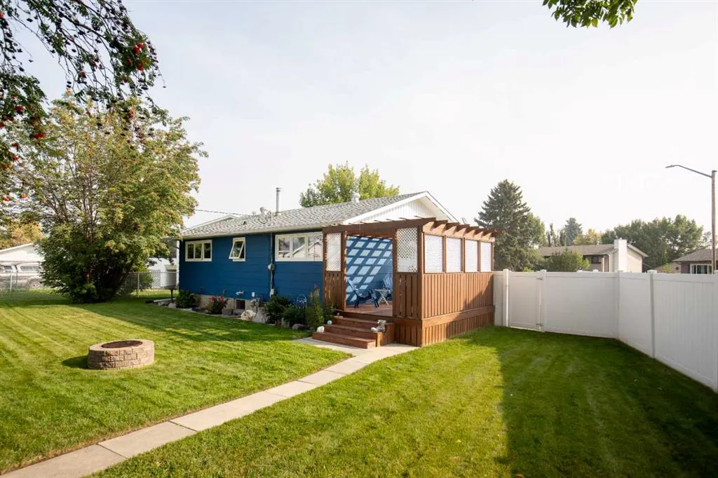4708 57a Street Crescent