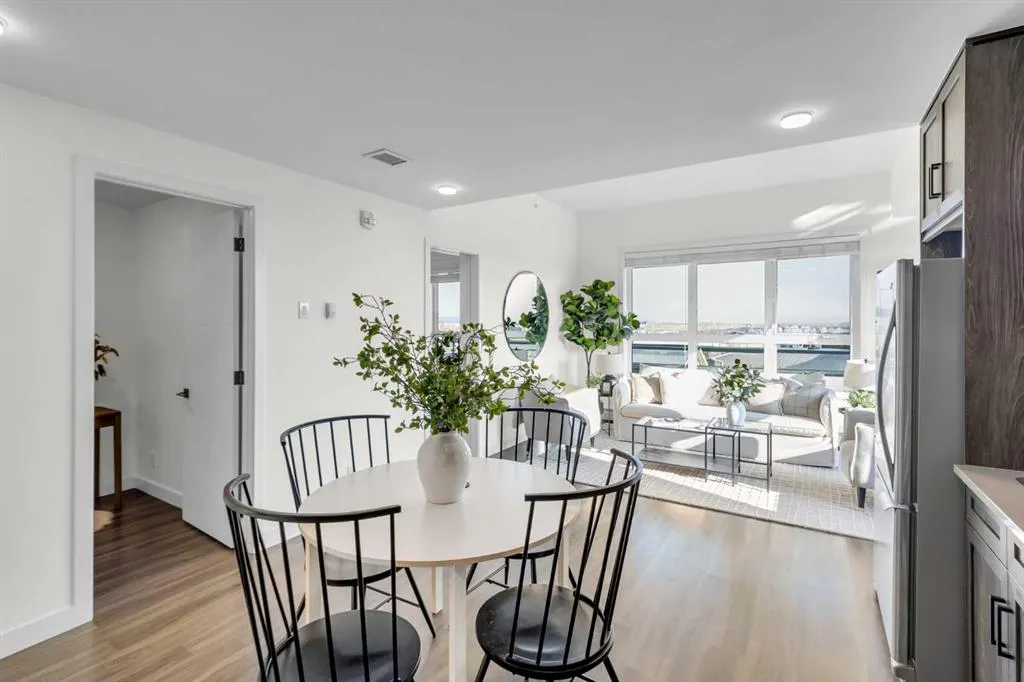 350 Livingston Common NE, #1402