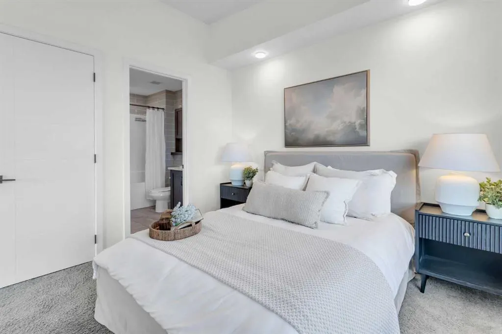 350 Livingston Common NE, #1402