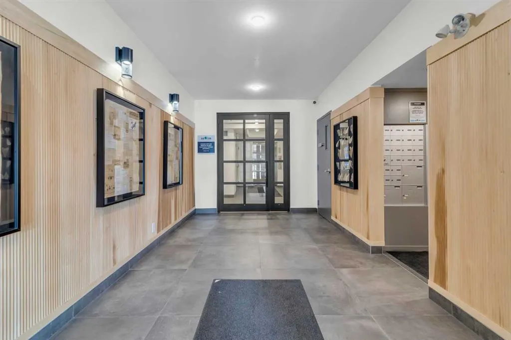 350 Livingston Common NE, #1402