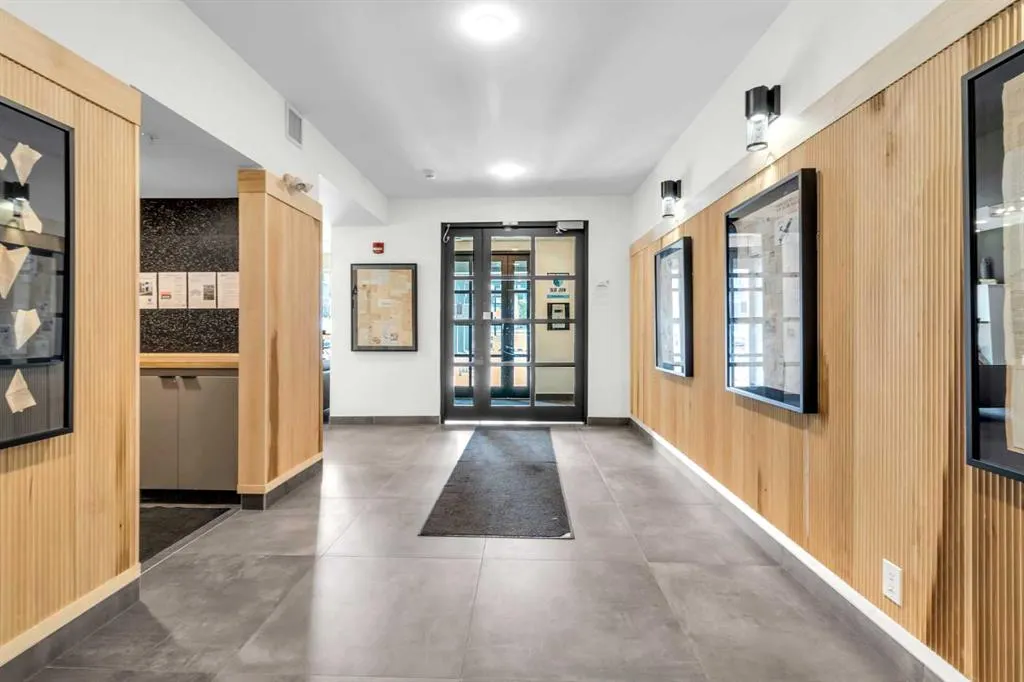 350 Livingston Common NE, #1402
