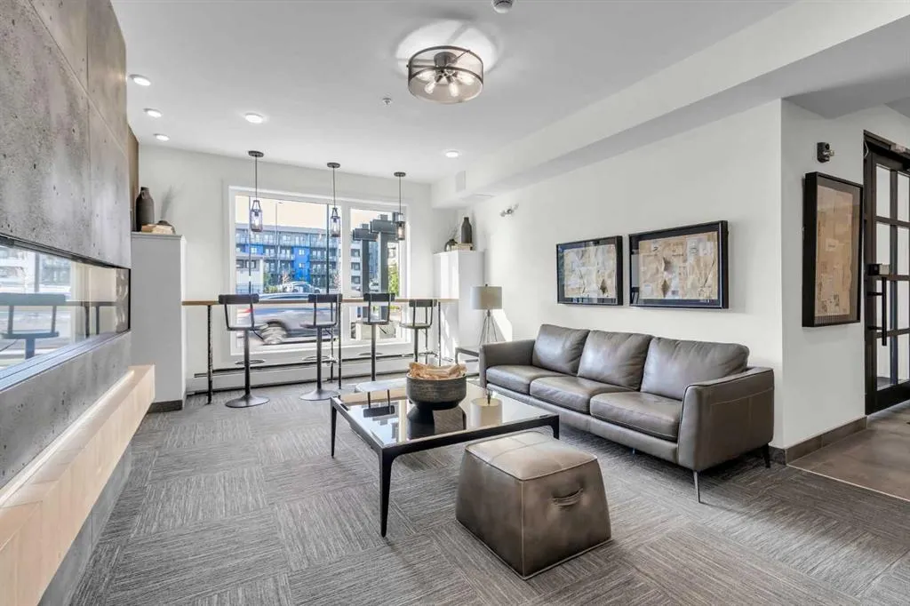 350 Livingston Common NE, #1402