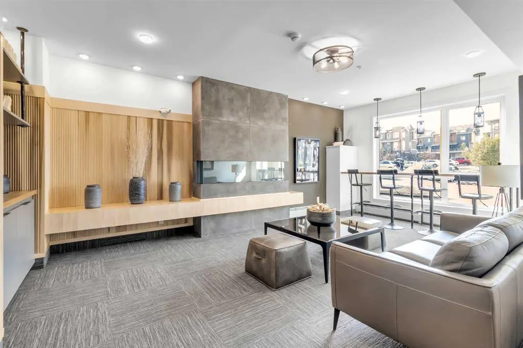 350 Livingston Common NE, #1402