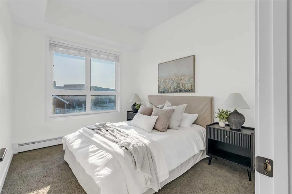350 Livingston Common NE, #1402