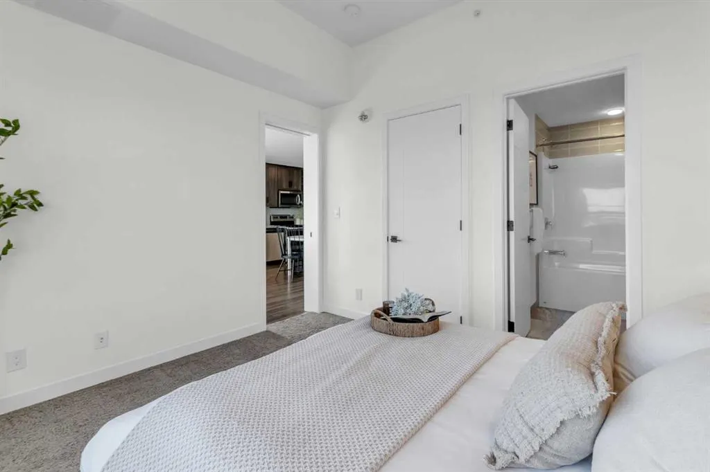350 Livingston Common NE, #1402