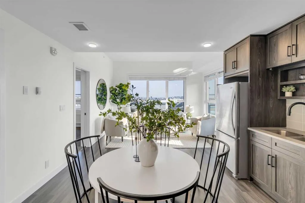 350 Livingston Common NE, #1402