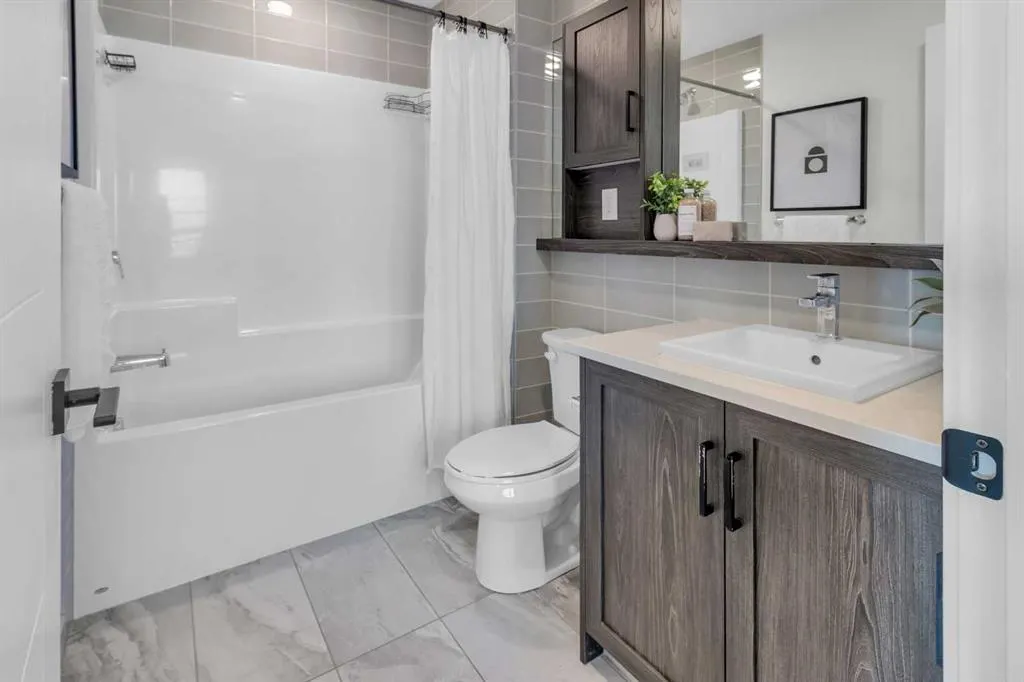 350 Livingston Common NE, #1402