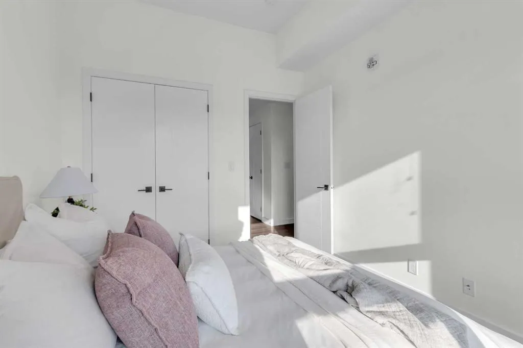 350 Livingston Common NE, #1402