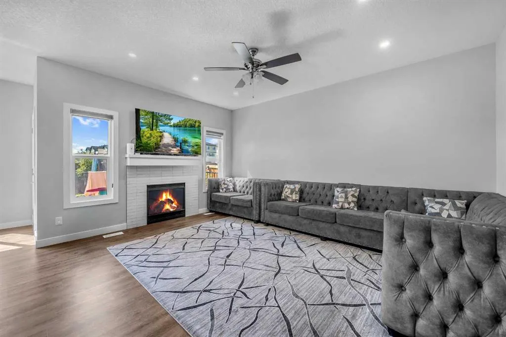 156 Cornerbrook Common NE
