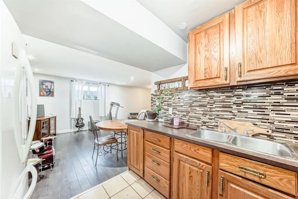5107 Rundleview Road NE