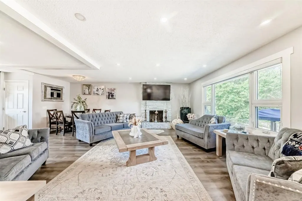 5107 Rundleview Road NE