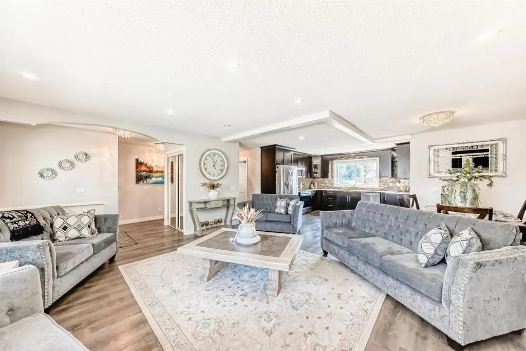 5107 Rundleview Road NE