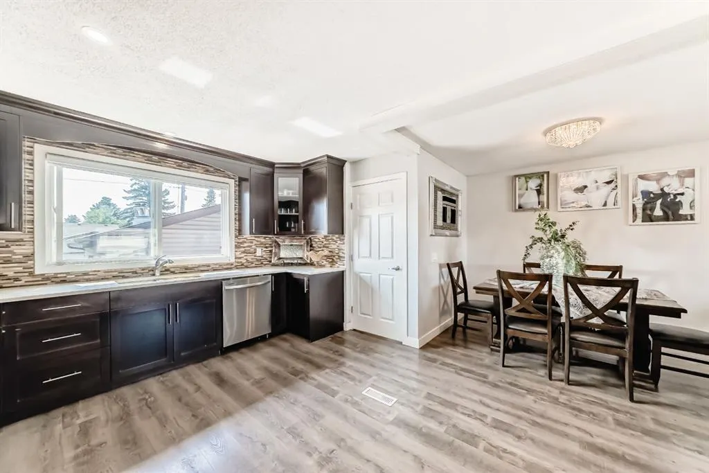 5107 Rundleview Road NE
