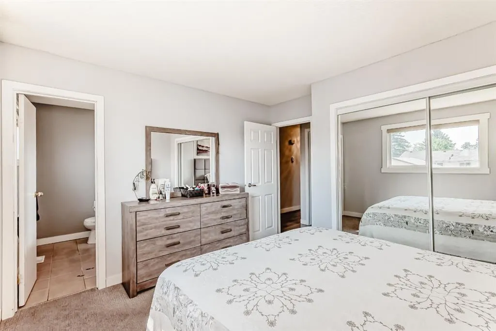 5107 Rundleview Road NE