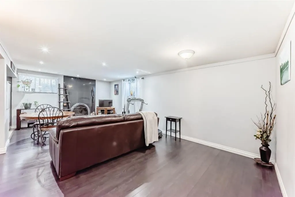 5107 Rundleview Road NE