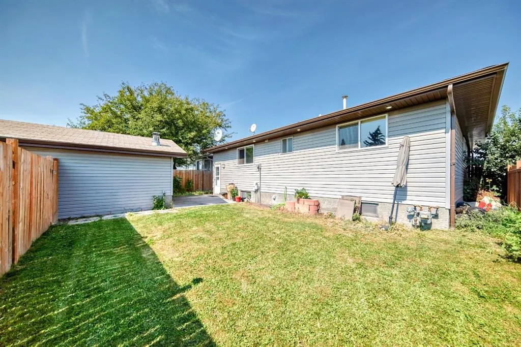 5107 Rundleview Road NE