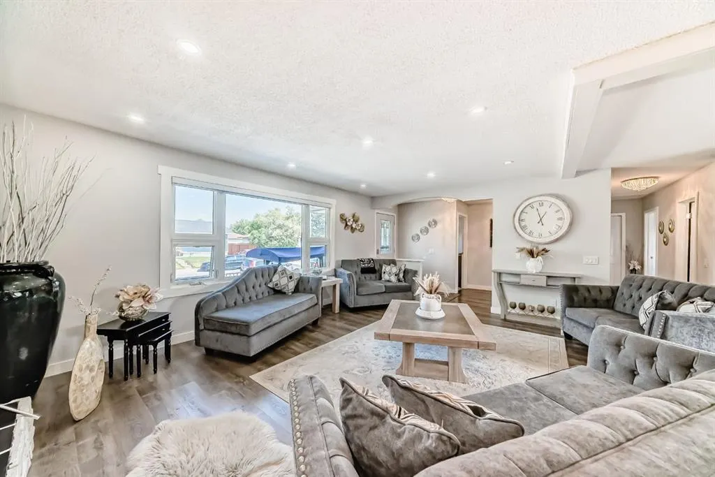 5107 Rundleview Road NE
