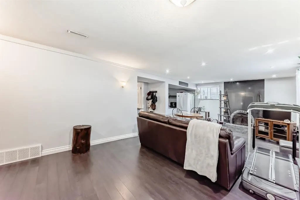 5107 Rundleview Road NE