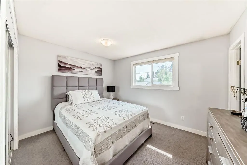 5107 Rundleview Road NE