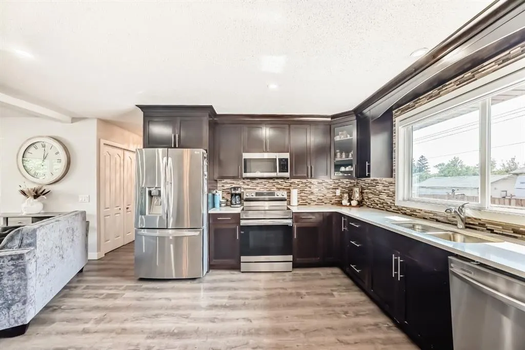 5107 Rundleview Road NE