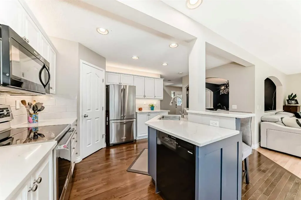 54 Cougarstone Mews SW