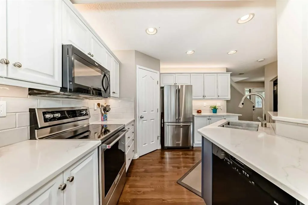 54 Cougarstone Mews SW