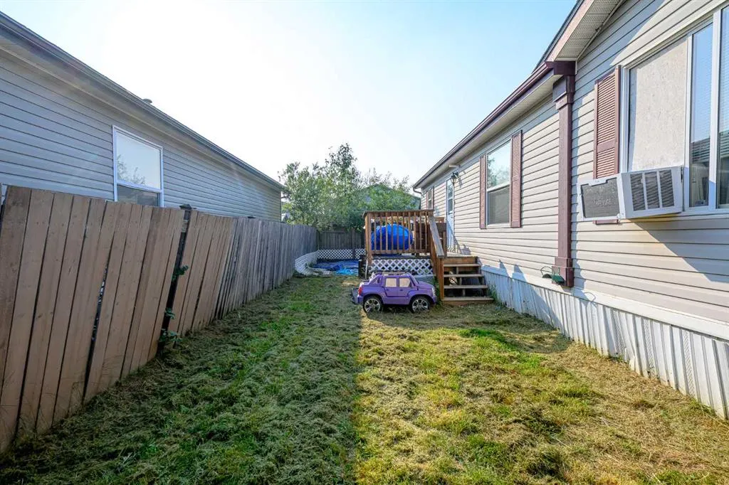 8806 90 Street