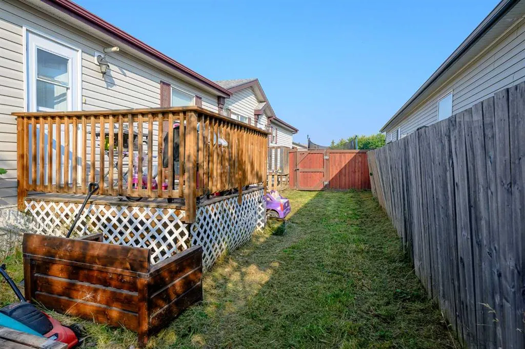 8806 90 Street