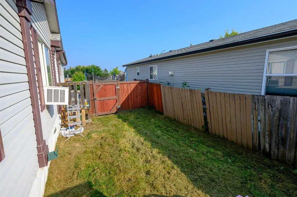 8806 90 Street