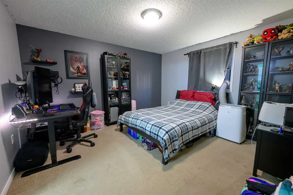 8806 90 Street