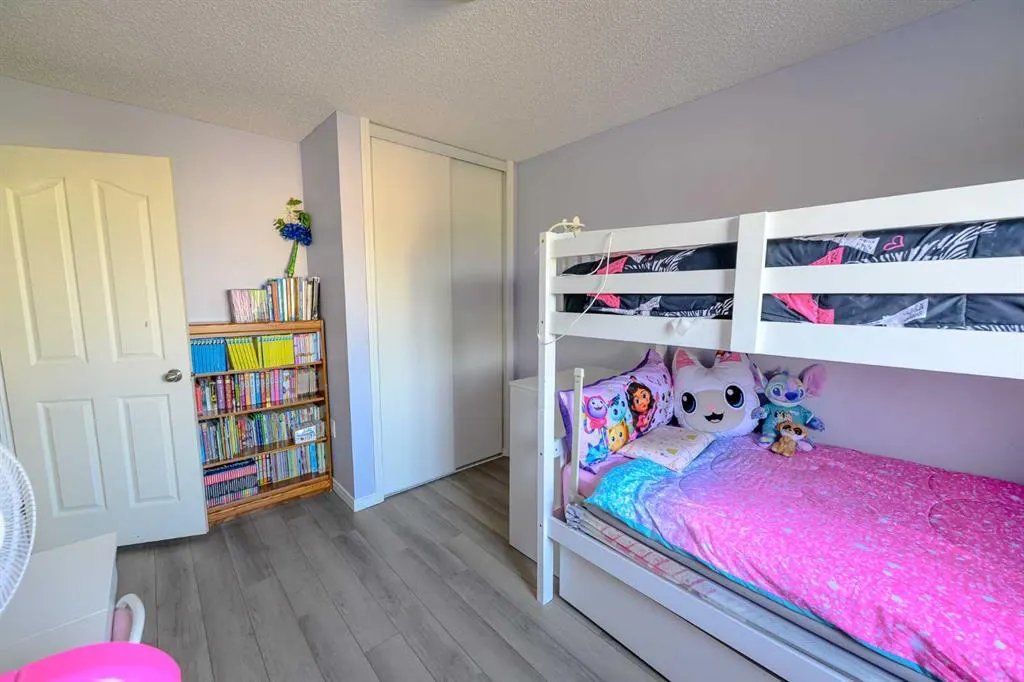 8806 90 Street