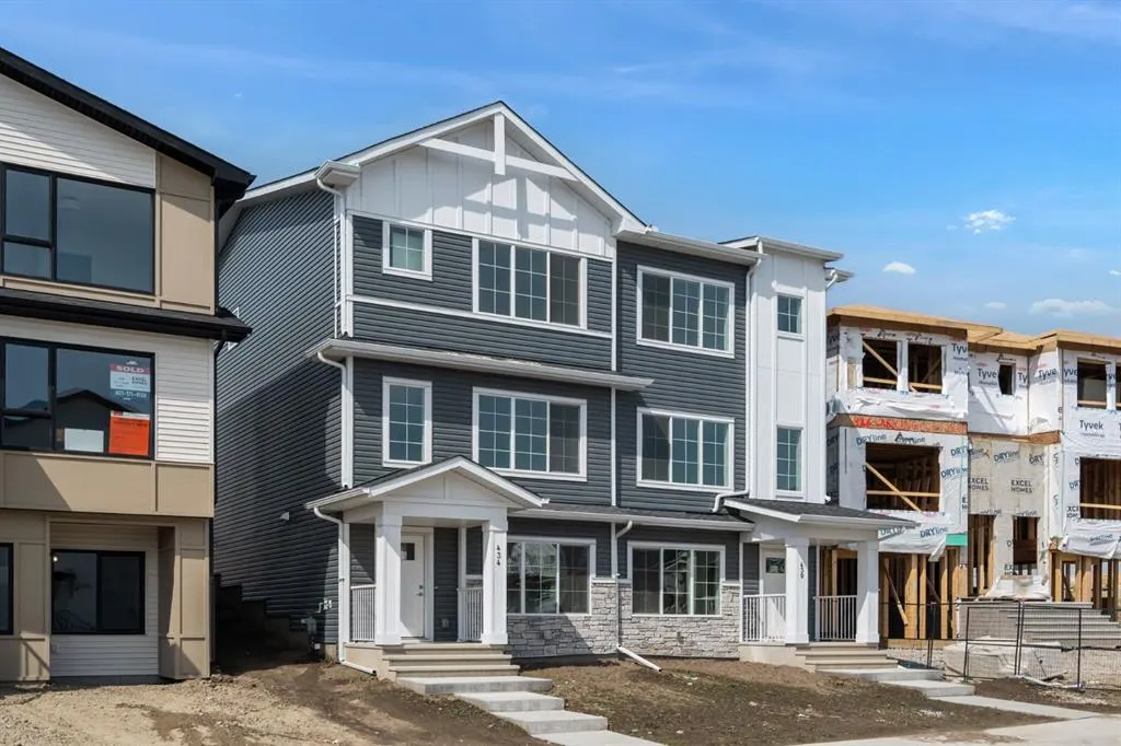 430 Carringvue Grove NW