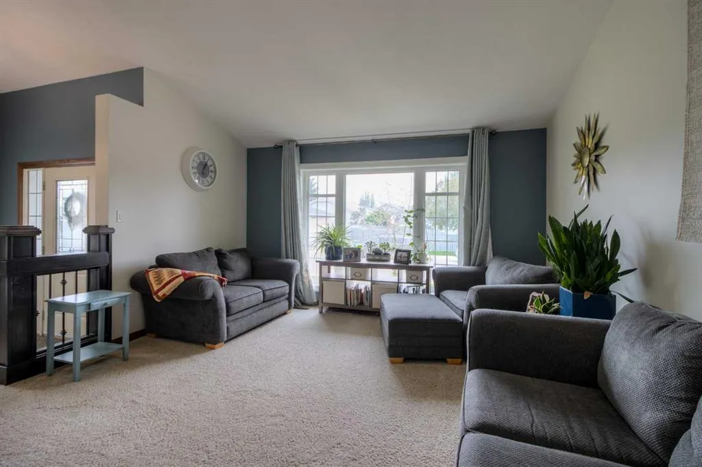 360 Heritage Crescent W