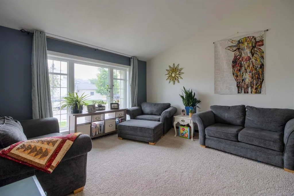 360 Heritage Crescent W