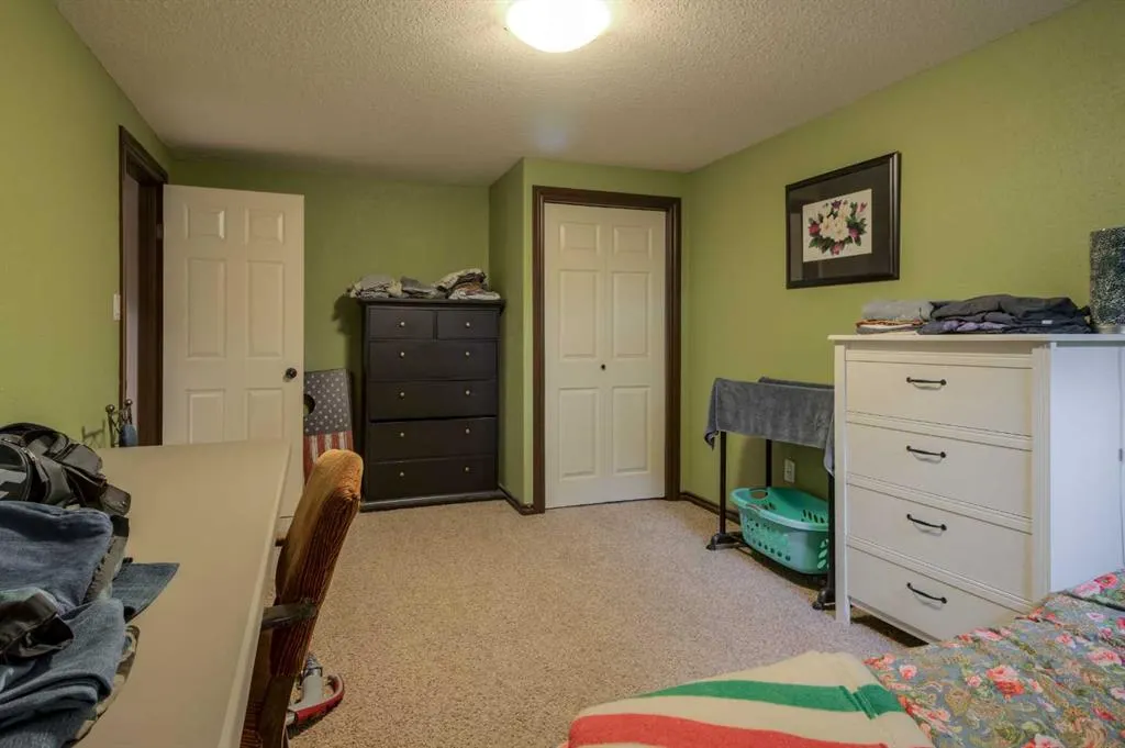 360 Heritage Crescent W