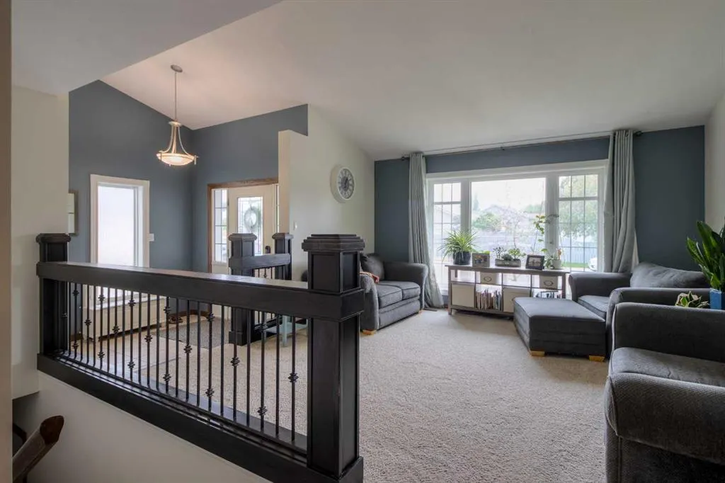 360 Heritage Crescent W