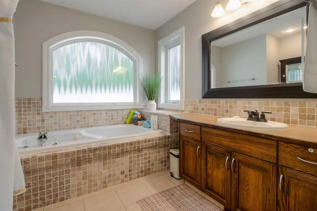 360 Heritage Crescent W