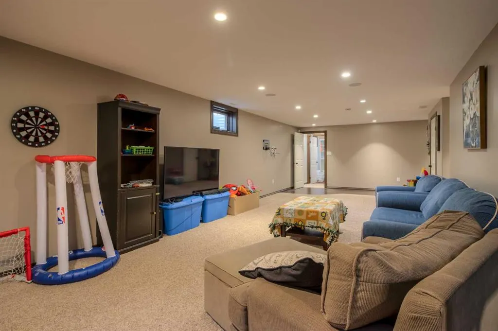 360 Heritage Crescent W