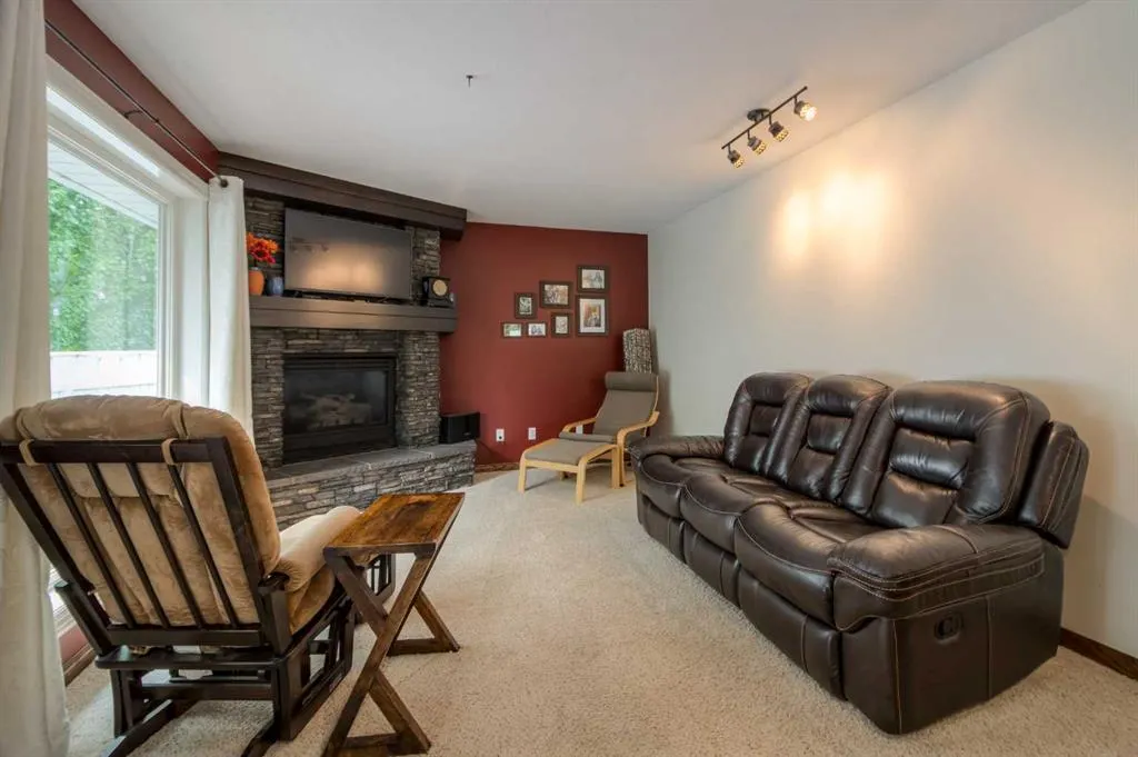 360 Heritage Crescent W