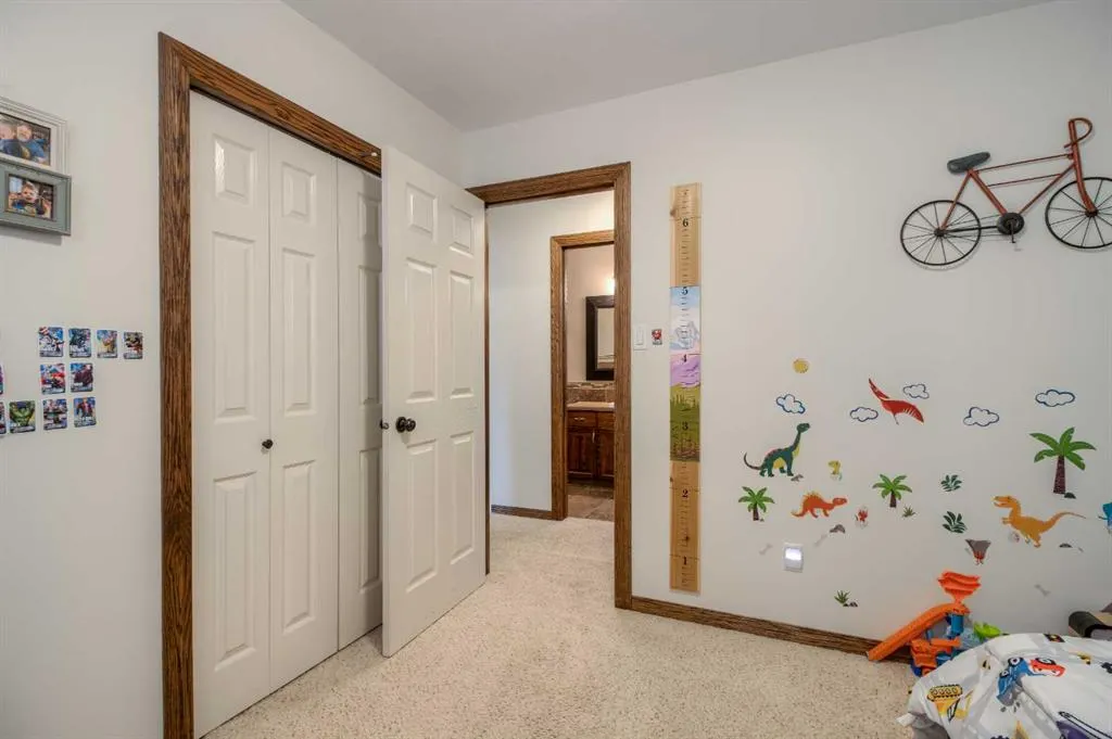 360 Heritage Crescent W