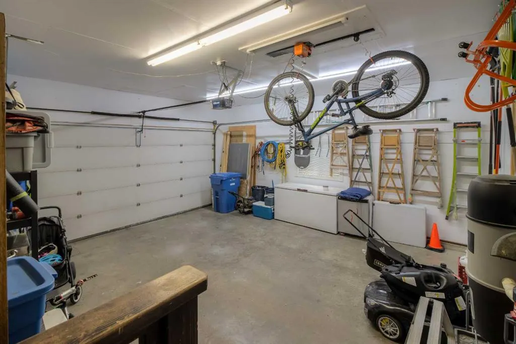 360 Heritage Crescent W