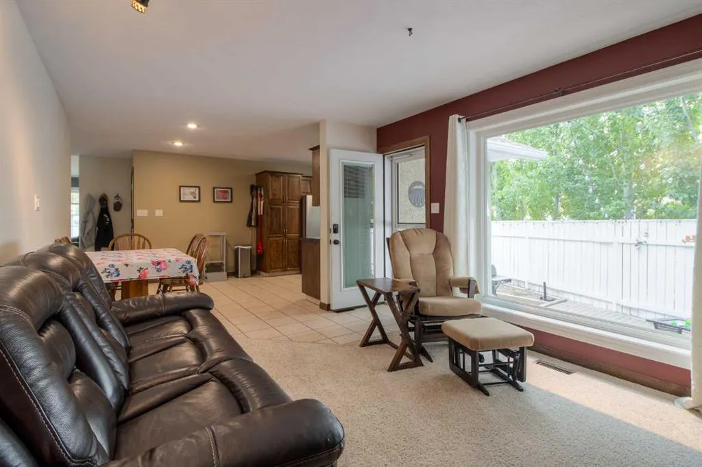 360 Heritage Crescent W
