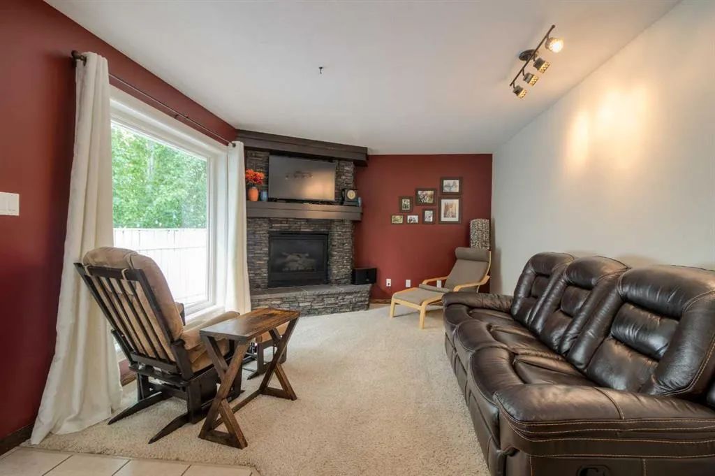 360 Heritage Crescent W